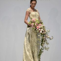 Vestido verde con cola de Hannibal Laguna en la Pasarela Costura España 2016