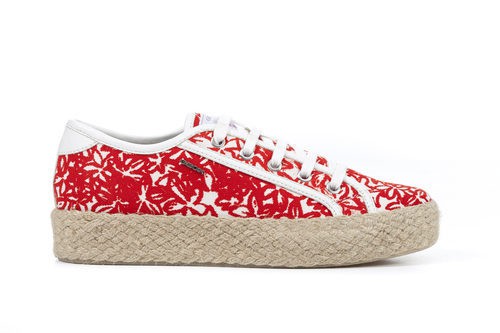 zapatos de tela rojos de la colección Geox for Valemour 2016.