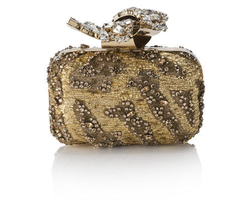 Clutch dorado con piedras y cristales de la colección Memento de Jimmy Choo