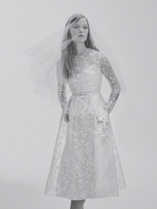 Vestido de novia corto con encaje de la Colección Bridal 2017 de Elie Saab