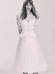 Vestido de novia corto con bordados y falda plisada de la Colección Bridal 2017 de Elie Saab