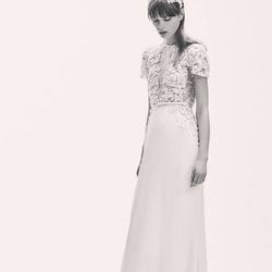 Vestido de novia con top bordado y falda lisa de la Colección Bridal 2017 de Elie Saab