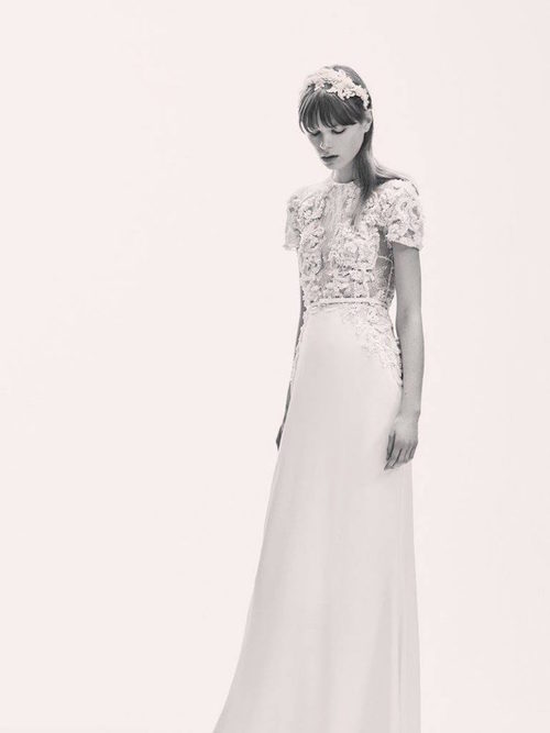 Vestido de novia con top bordado y falda lisa de la Colección Bridal 2017 de Elie Saab
