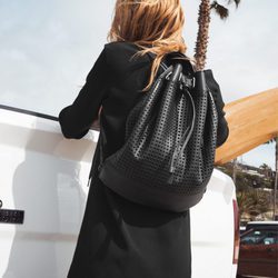 Mochila negra playera de la colección de baño primavera/verano 2016 de & other stories
