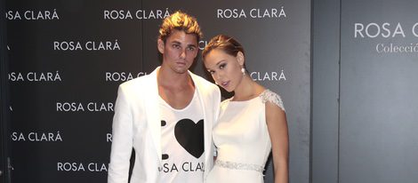 Alexis Ren y Jay Alvarrez en la presentación de Rosa Clará en la Barcelona Bridal Fashion Week 2016