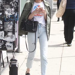 Emma Roberts muestra la mejor manera de llevar el normcore 