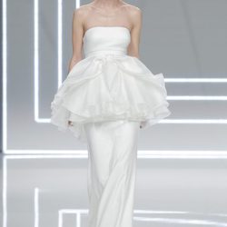 Vestido con tul  de la coleccion de novias 2017 de Rosa Clará 