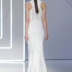 Espalda vestido ajustado  de la coleccion de novias 2017 de Rosa Clará 