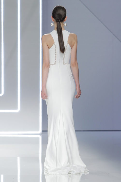 Espalda vestido ajustado de la coleccion de novias 2017 de Rosa Clará 