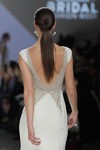 Vestido con espalda pedreria en mariposa de la coleccion de novias 2017 de Rosa Clará 