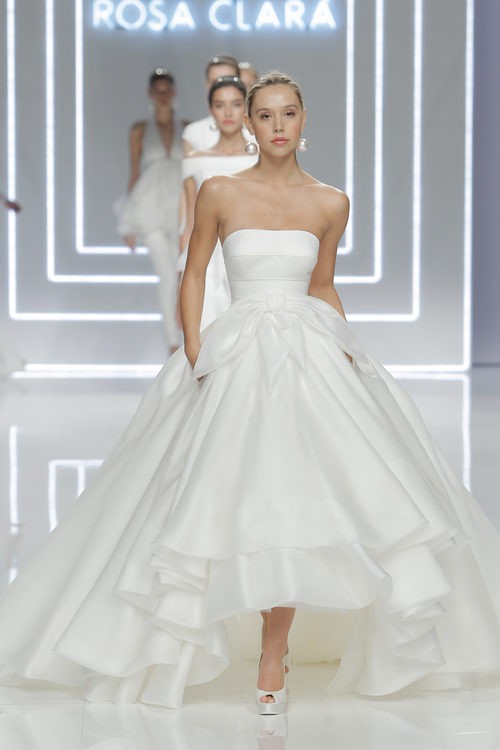 Desfile de la coleccion de novias 2017 de Rosa Clará 