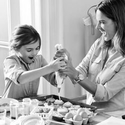 Alessandra Ambrosio en la campaña Mother's Day 2016 Michael Kors junto a su hija