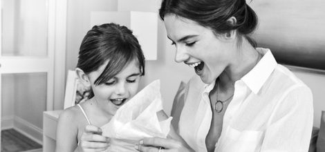 Alessandra Ambrosio posa maternal junto a su hija en la campaña Mother's Day 2016 Michael Kors 