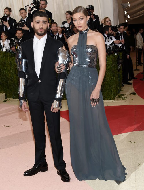 Zayn Malik y Gigi Hadid en la alfombra roja de la Gala del MET 2016