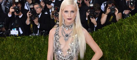 Poppy Delevingne en la alfombra roja de la Gala Met 2016