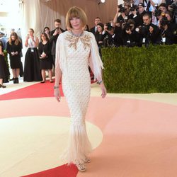 Anna Wintour en la alfombra roja de la Gala Met 2016