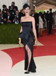Liberty Ross en la alfombra roja de la Gala Met 2016