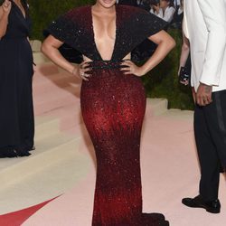 La La Anthony en la alfombra roja de la Gala Met 2016