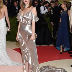 Rose Byrne  en la alfombra roja de la Gala Met 2016