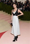 Selena Gomez en la alfombra roja de la Gala Met 2016