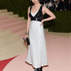 Selena Gomez en la alfombra roja de la Gala Met 2016