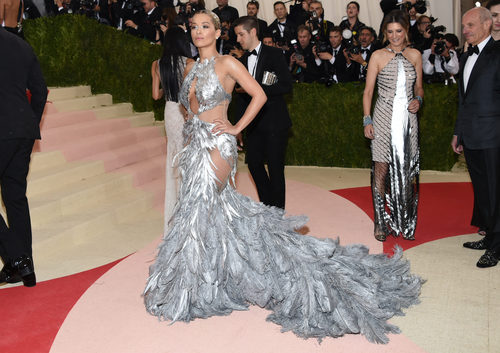 Rita Ora en la alfombra roja de la Gala Met 2016