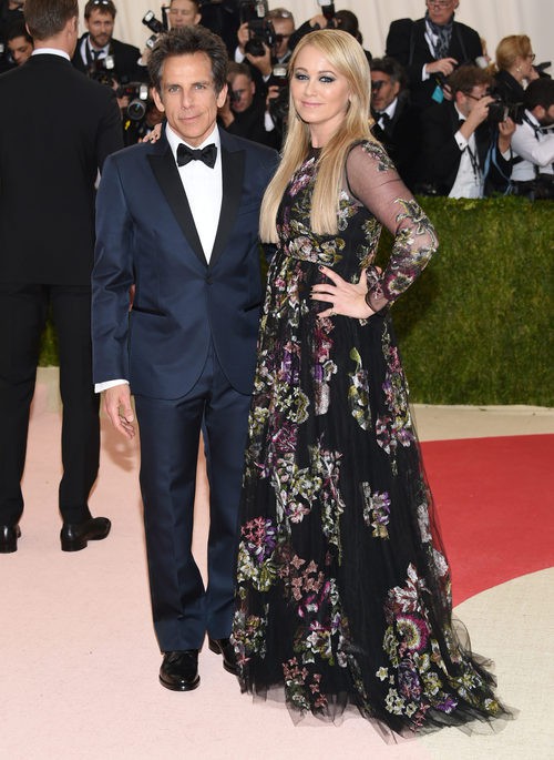 Ben Stiller y Christine Taylor en la alfombra roja de la Gala Met 2016