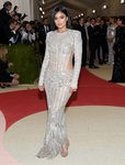 Kylie Jenner en la alfombra roja de la Gala Met 2016
