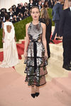 Brie Larson en la alfombra roja de la Gala Met 2016