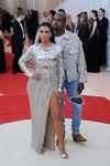 Kim Kardashian y Kanye West en la alfombra roja de la Gala Met 2016