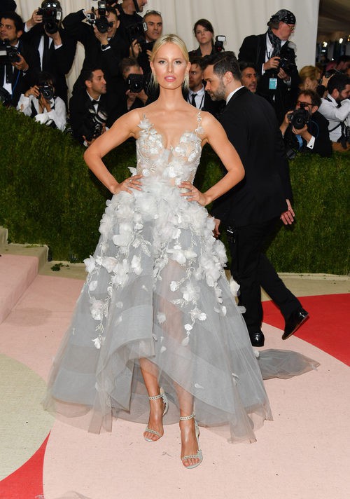 Karolina Kurkova en la alfombra roja de la Gala Met 2016
