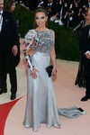 Thalía en la alfombra roja de la Gala Met 2016