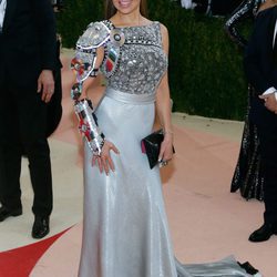 Thalía en la alfombra roja de la Gala Met 2016