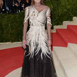 Rania de Jordania en la alfombra roja de la Gala del MET 2016