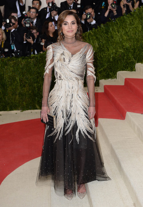 Rania de Jordania en la alfombra roja de la Gala del MET 2016