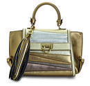 Bolso dorado de la colección de Sara Batagglia para Salvatore Ferragamo