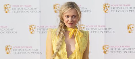 Fearne Cotton en los Premios BAFTA TV 2016 con un vestido amarillo
