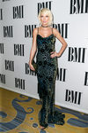 Taylor Swift con un vestido de Monique Lhuillier en la entrega de los BMI Pop Awards 2016
