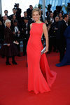 Petra Nemcova con un vestido de Georges Chakra en el estreno de 'Mal De Pierres' en Cannes 2016