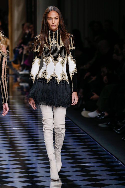 Joan Smalls en el desfile de Balmain primavera/verano en la semana de la moda en Paris 2016