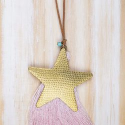 collar de estrella dorada y borla de la colección de bisutería primavera/verano 2016 de GOCCO