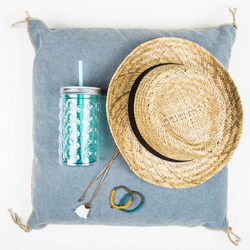 sombrero y pulseras de la colección de bisutería primavera/verano 2016 de GOCCO
