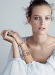 Pulseras colección Rose des Vents de Dior fotografiada por Patrick Demarchelier