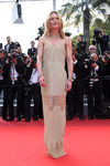 Vanessa Paradis posando en la alfombra roja del Festival de Cannes 2016