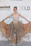 Elle Fanning en la gala benéfica amFar en Cannes 2016