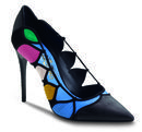 Stilettos negros con detalles en colores en gamuza, cuero y peluche de la colección otoño 2016 de Salvatore Ferragamo
