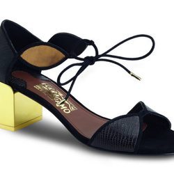 Sandalias en cuero marrón y tacón grueso de la colección otoño 2016 de Salvatore Ferragamo