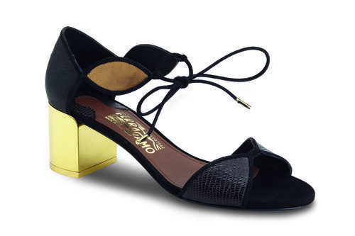 Sandalias en cuero marrón y tacón grueso de la colección otoño 2016 de Salvatore Ferragamo