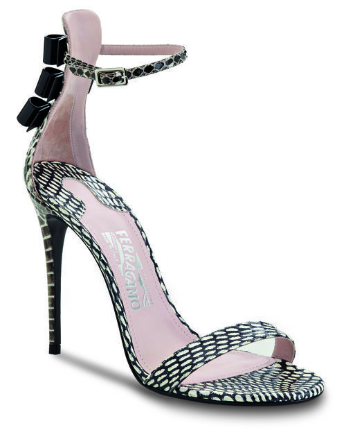 Sandalias de tacón en cuero estampado de la colección otoño 2016 de Salvatore Ferragamo