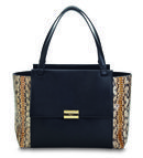 Bolso negro con pitón de los complementos de la colección otoño 2016 de Salvatore Ferragamo